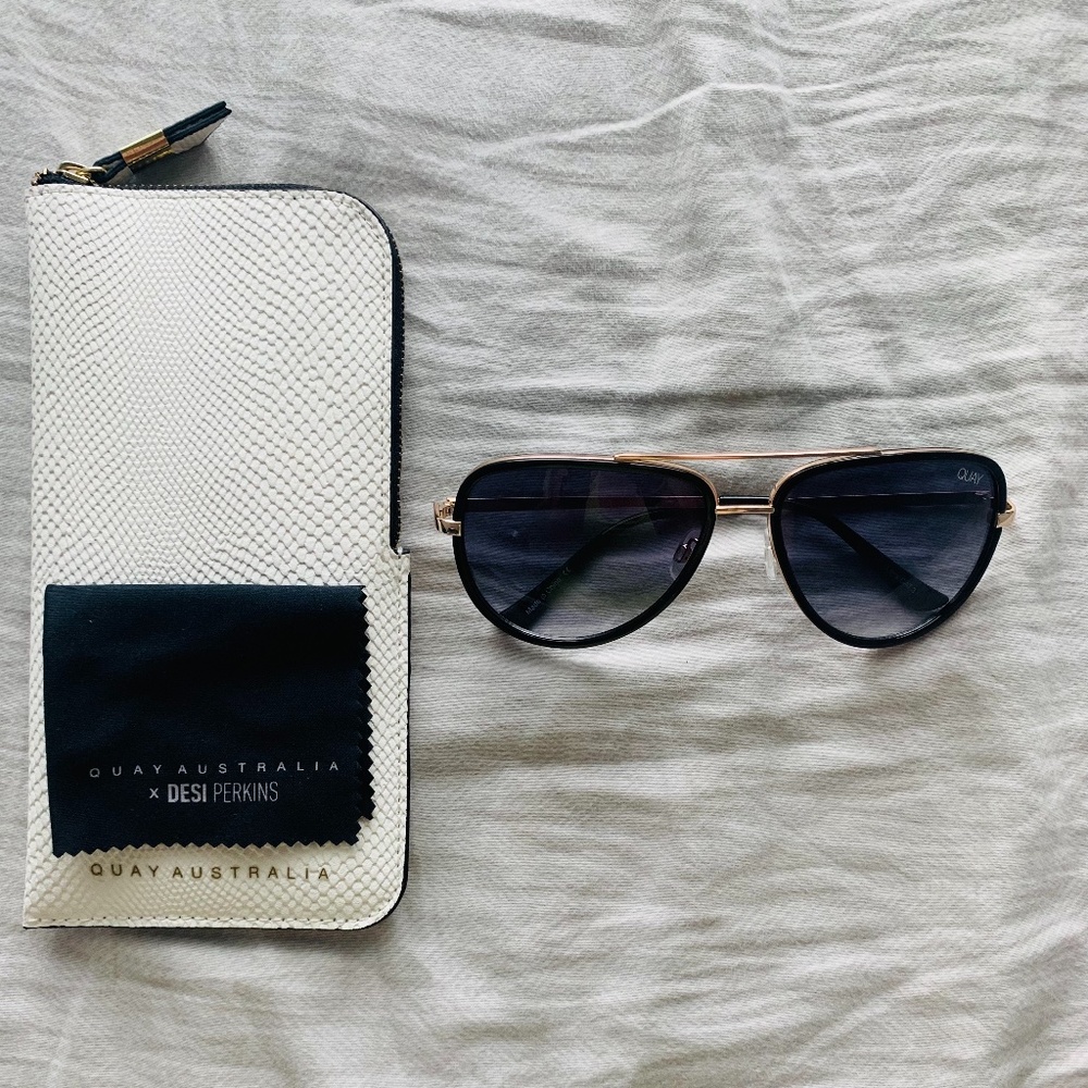 Quay Australia "All In" Black/Gold Aviators